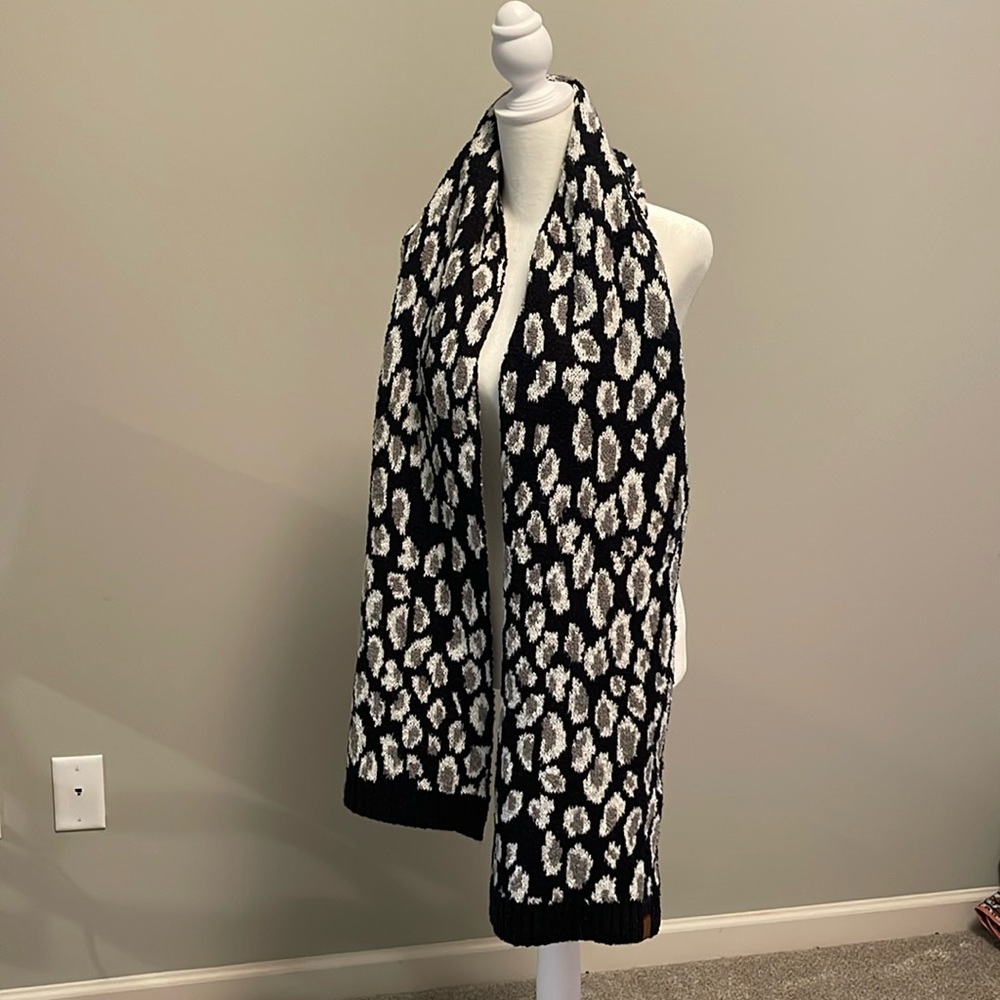 CC Exclusives animal print scarf    Excellent Condition